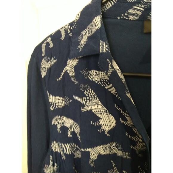 Style & Co Woman M Blouse Collared V Neck Long Roll Tab Sleeve Blue White Animal - Picture 4 of 9